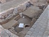 archeologische opgravingen naast het steen